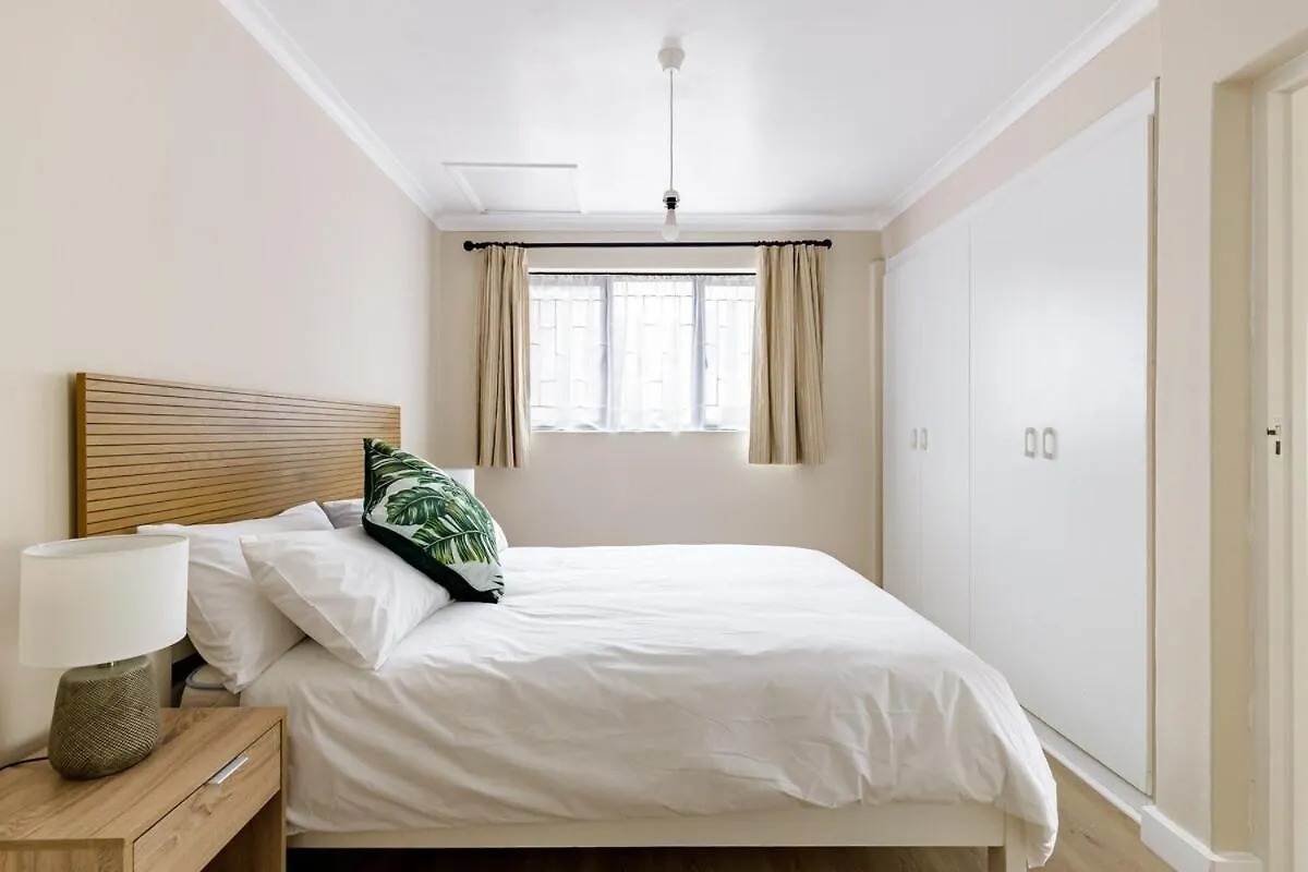 Apartment 1 Bed Steps Away From Beach With Bbq, Wifi & Parking